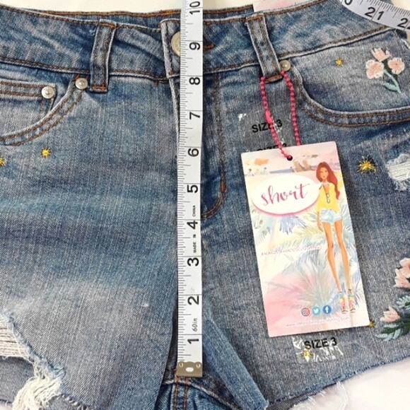 NWT Juniors Sz 3 Embroidered Distressed Highrise Grunge Denim Cutoff Shorts - Picture 11 of 12